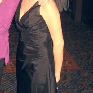 Black v-neck wrap-style knee length dress size 6
